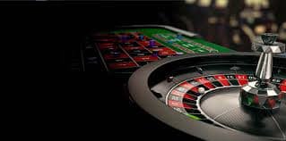 keluaran kl mobile app interface showing live dealer tables on phone screen